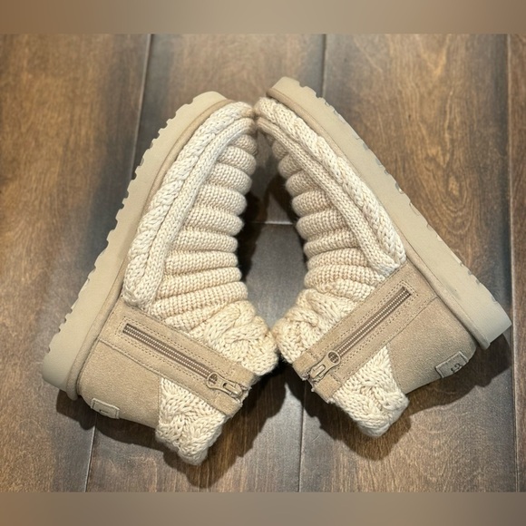 UGG Classic Mini Chunky Knit Boots NWOT - Picture 9 of 16